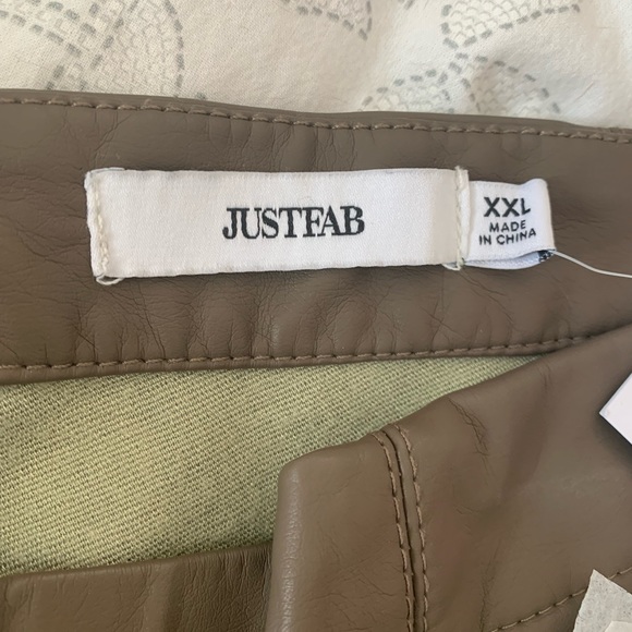 NWT- Faux leather skinny cigarette pants - Picture 4 of 5